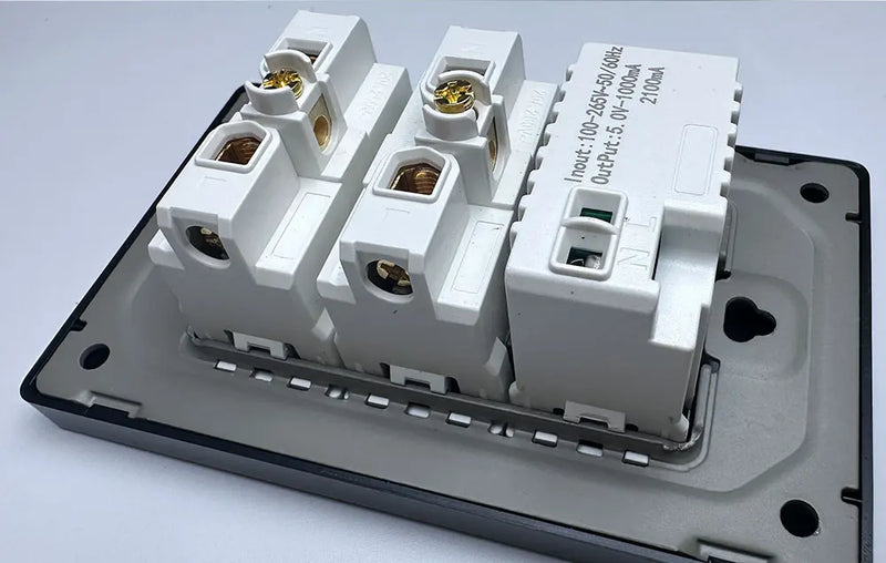 DELEFU Painel PC Fireproof Duplo USB Tipo C Carga Brasil Tomada Padrão Parede P